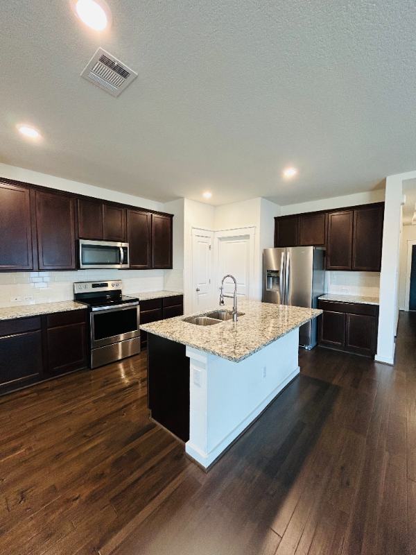 741 Carol Dr - Photo 7 of 35