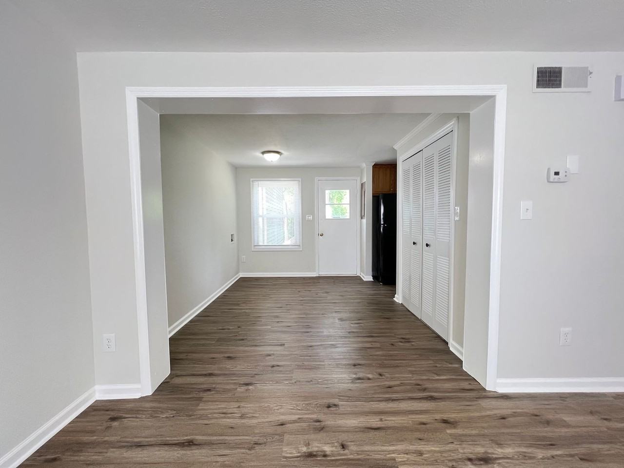 225 Smith St #E - Photo 2 of 8