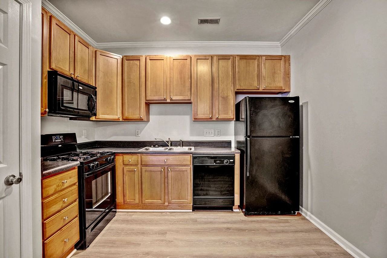 11701 Coppergate Dr - Photo 4 of 20