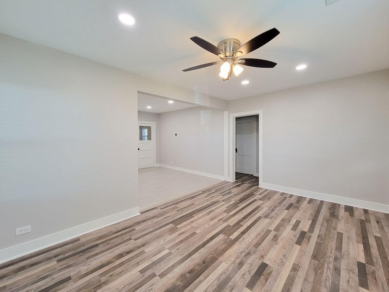 1113 San Jacinto St - Photo 6 of 25