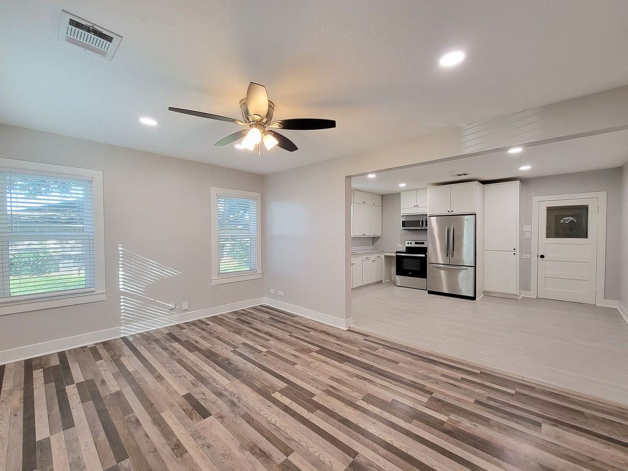 1113 San Jacinto St - Photo 7 of 25