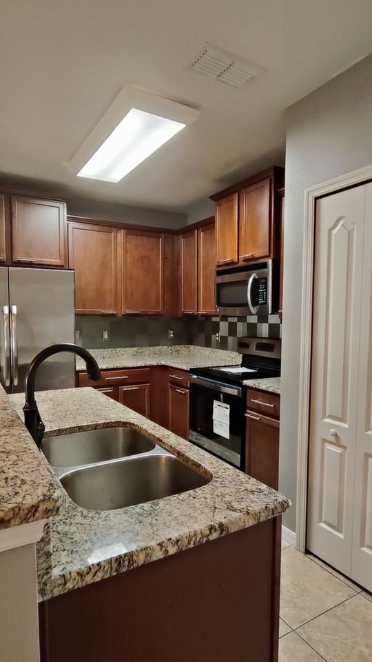 1815 Covent Garden Ln - Photo 4 of 14