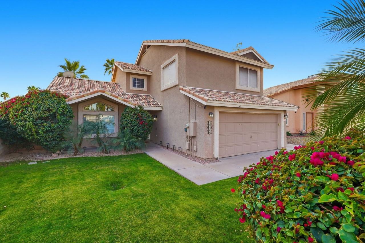 12238 S 45th St - Photo 2 of 36