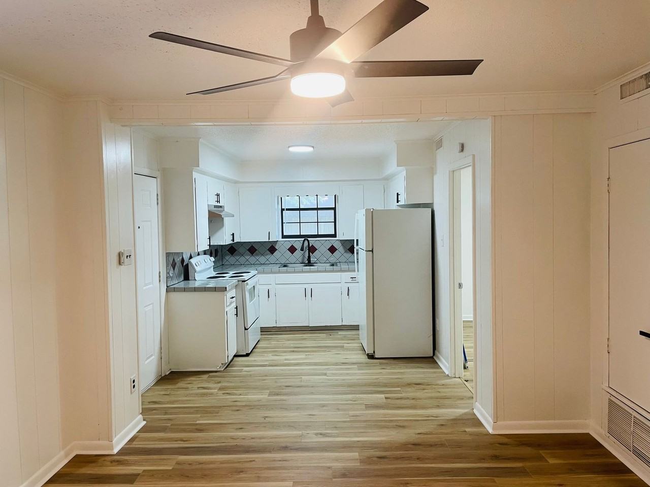 500 W Cross St - Photo 5 of 16