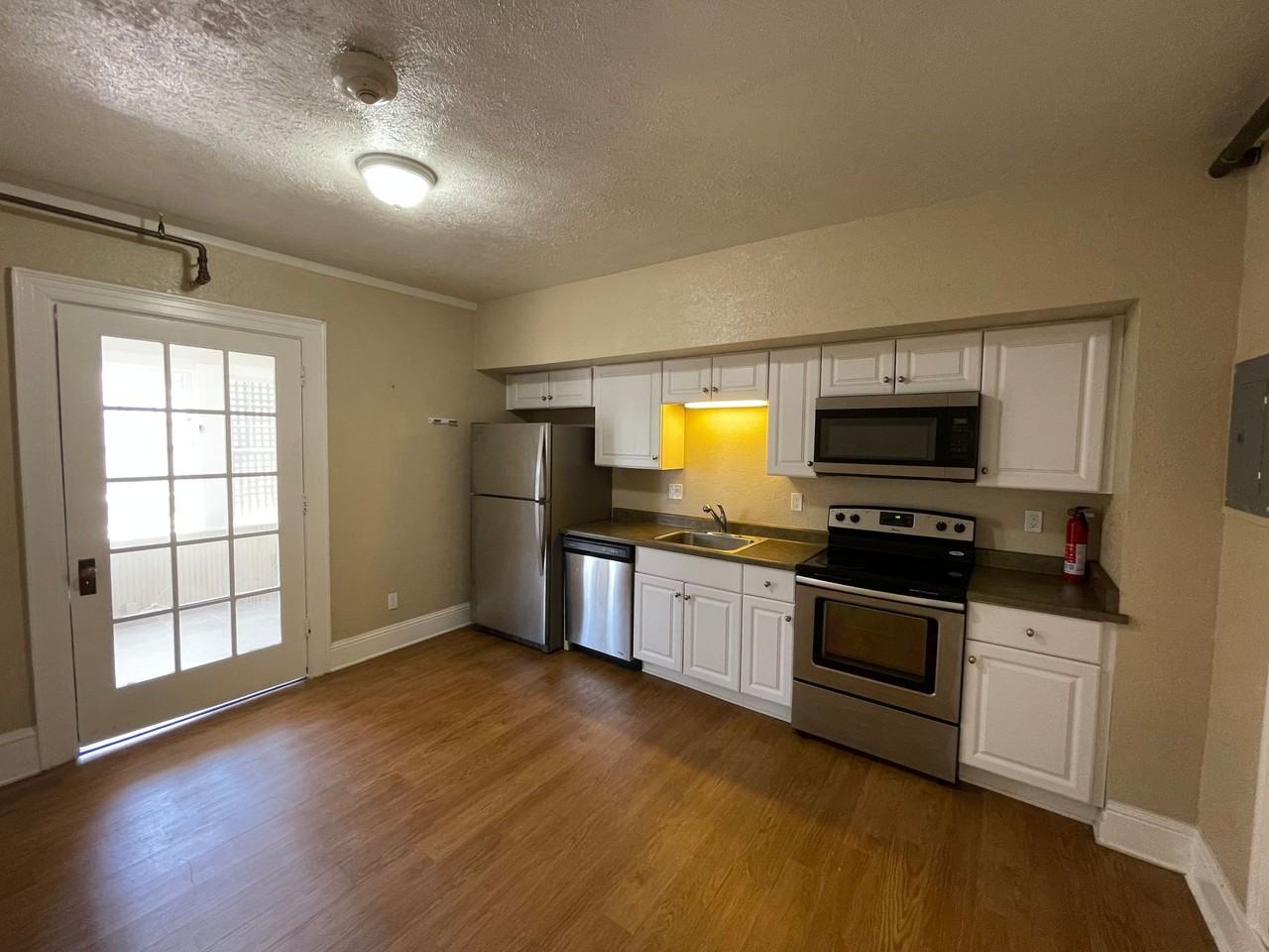 506 North Cascade Avenue - Photo 4 of 7