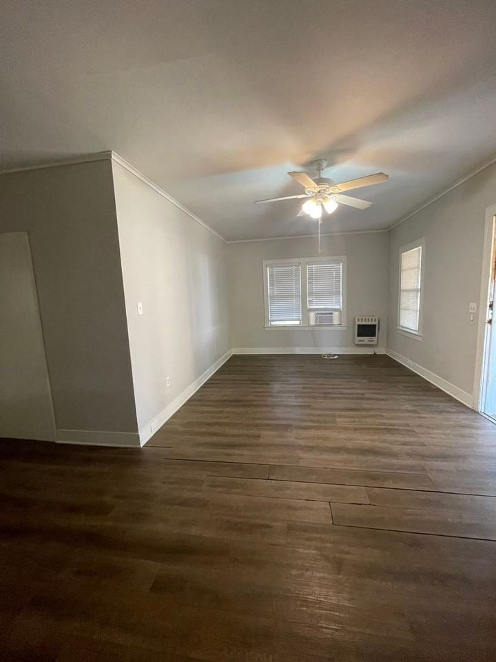 127 Albany Ave - Photo 2 of 8