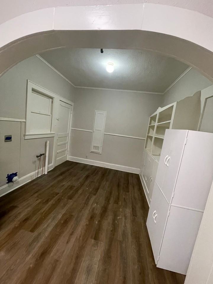 127 Albany Ave - Photo 5 of 8