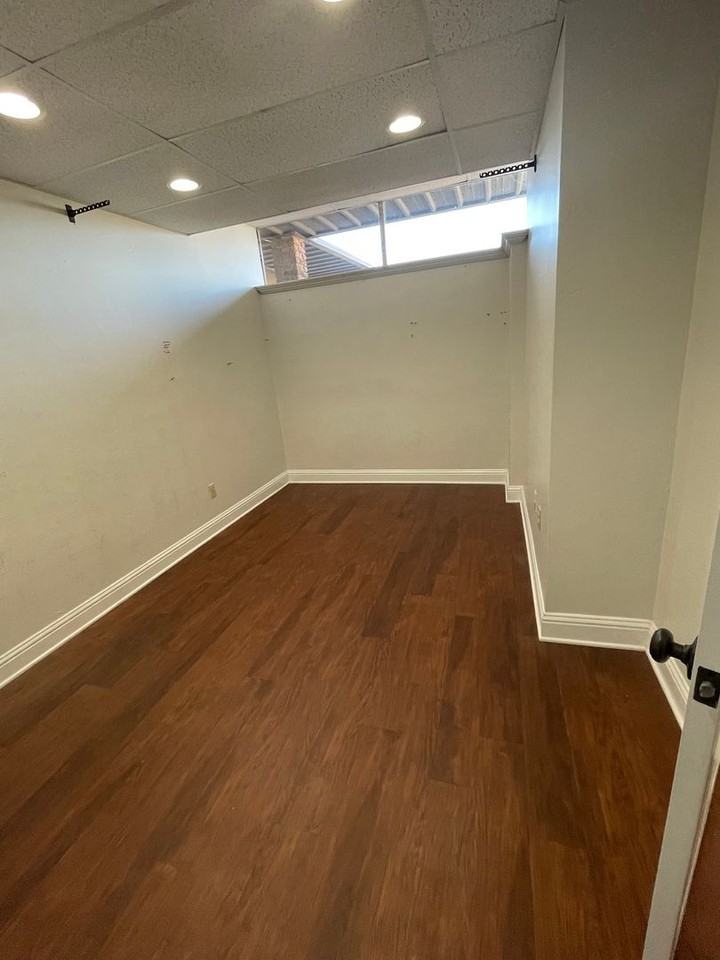 111 Freestate Blvd - Photo 4 of 10