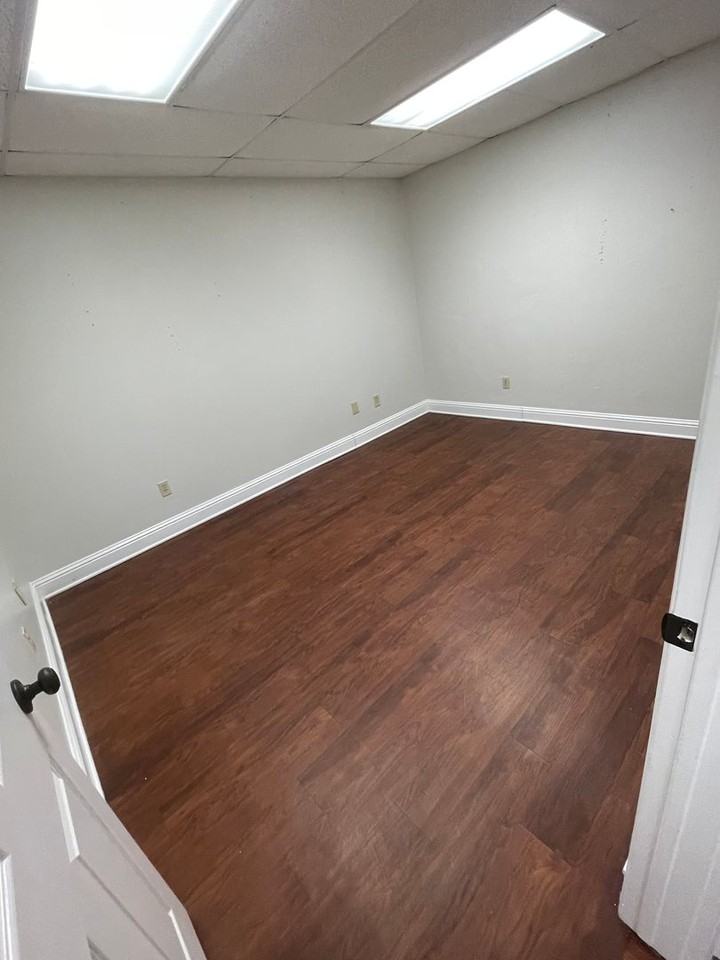 111 Freestate Blvd - Photo 6 of 10