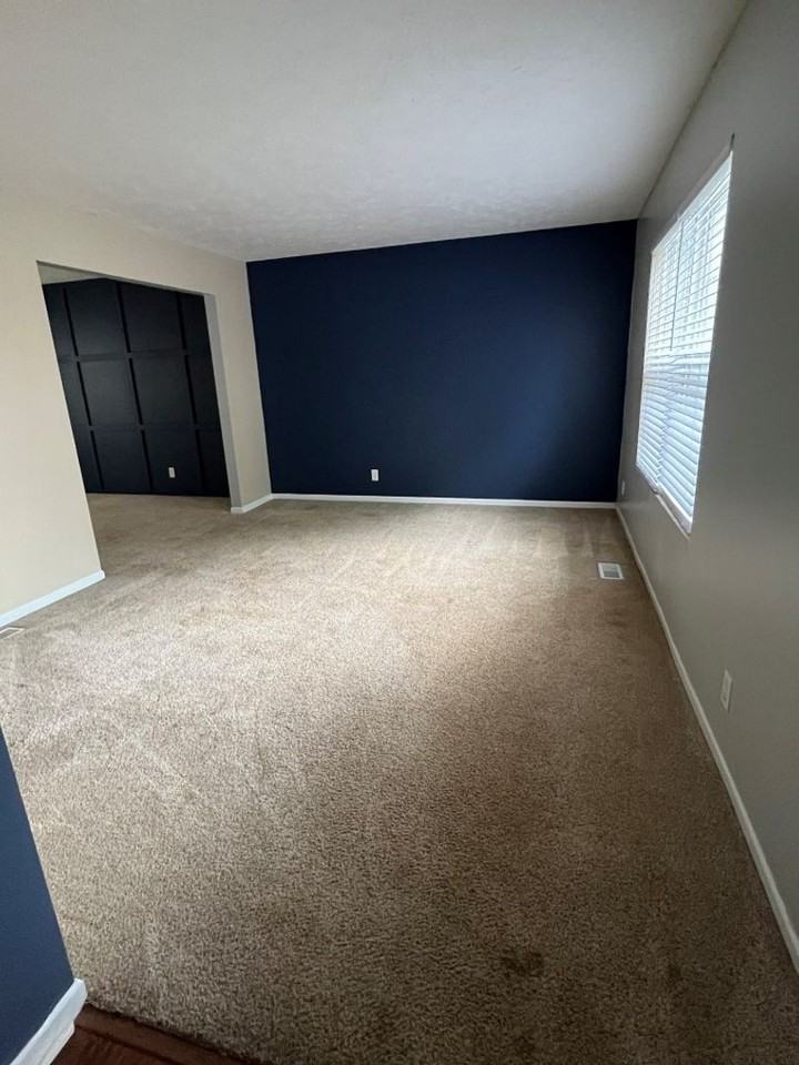 2805 Hunter Dr - Photo 2 of 12