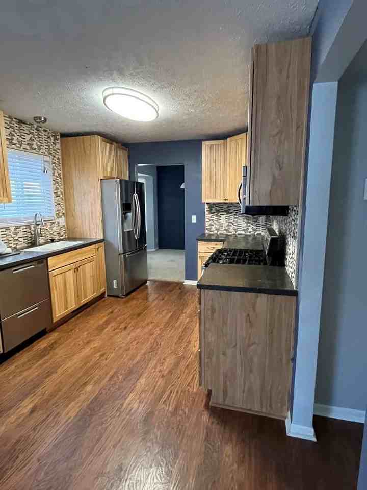 2805 Hunter Dr - Photo 5 of 12