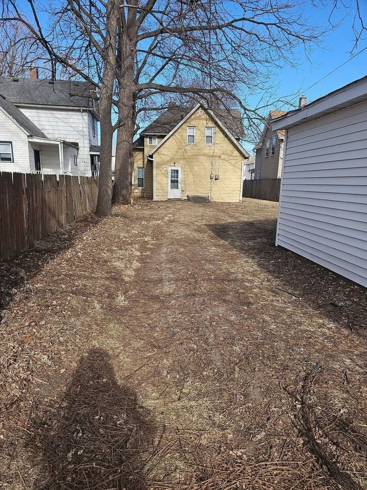 537 W 16th St - Photo 2 of 19