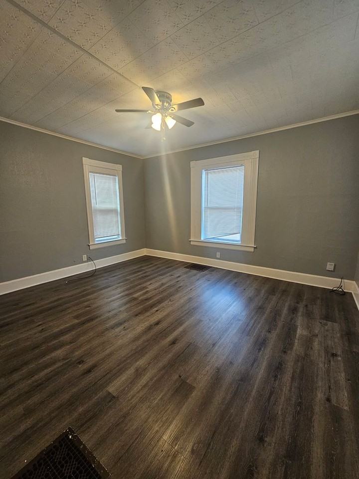 537 W 16th St - Photo 5 of 19