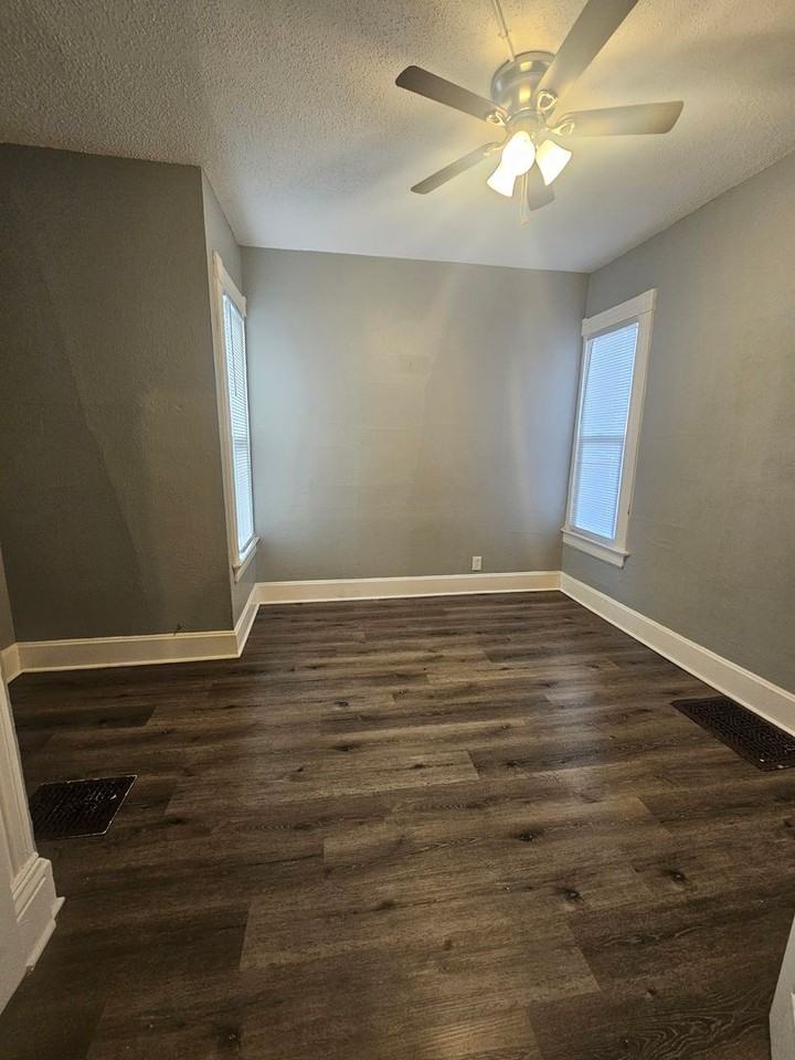 537 W 16th St - Photo 6 of 19