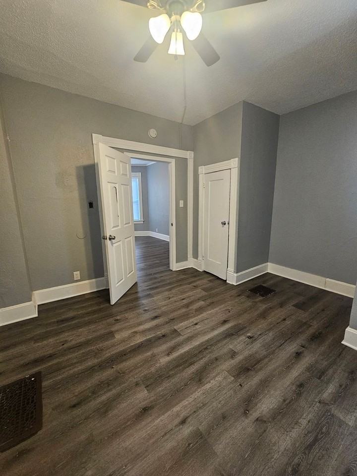 537 W 16th St - Photo 7 of 19