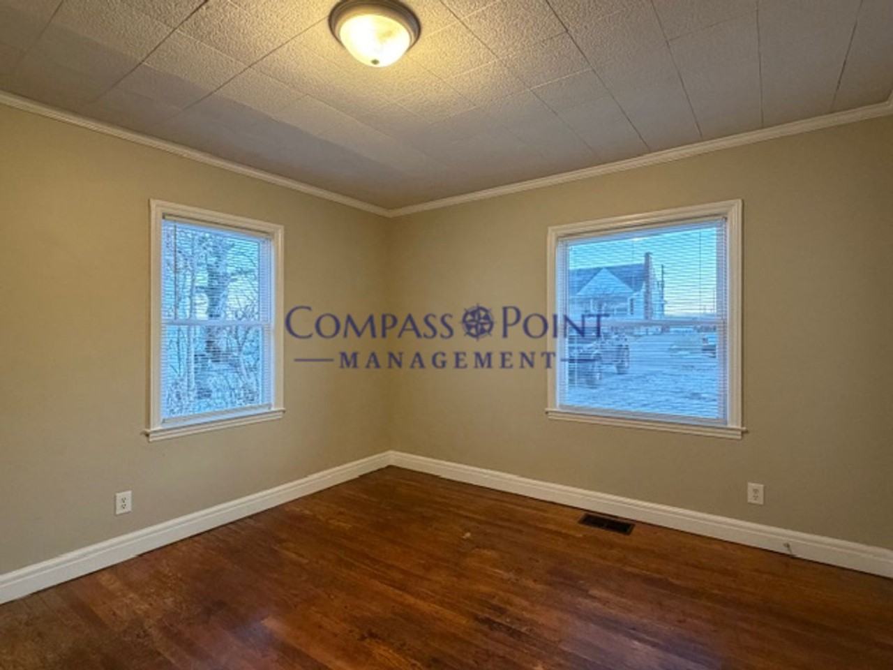 470 Emerson Dr - Photo 4 of 14