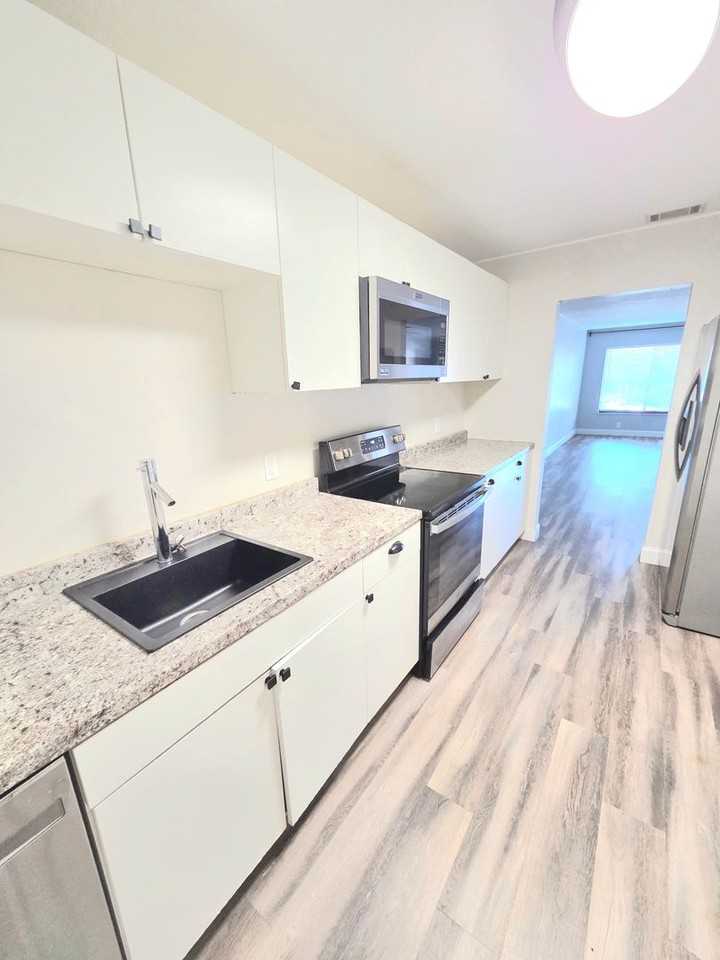 605 Northlake Blvd #92 - Photo 5 of 26