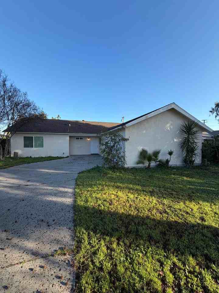 751 Plumas St - Photo 2 of 6