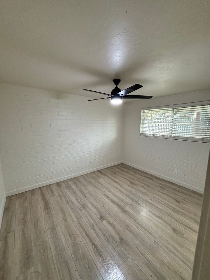 1040 N 7th Ave - Photo 3 of 9