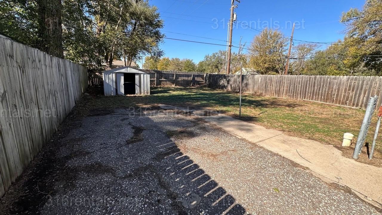 257 N Sabin St - Photo 2 of 15