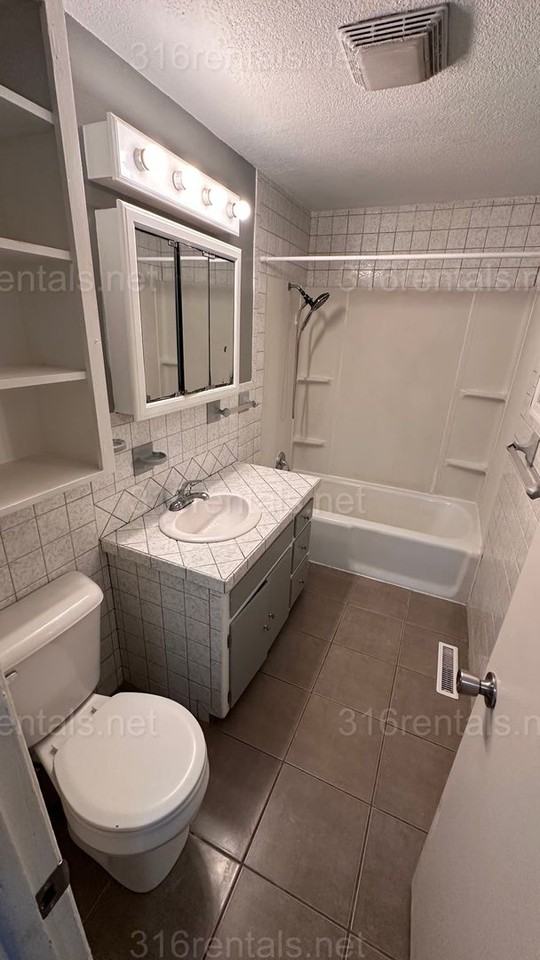 257 N Sabin St - Photo 3 of 15