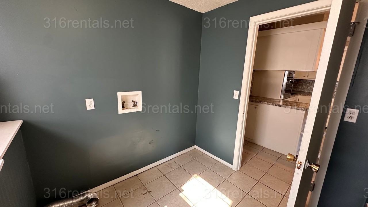 257 N Sabin St - Photo 5 of 15