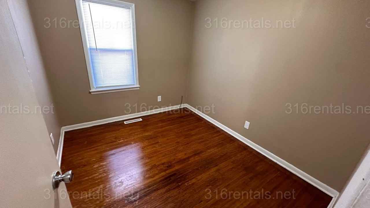 257 N Sabin St - Photo 7 of 15