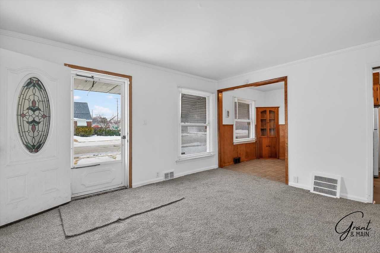 22856 Brittany Ave - Photo 2 of 27