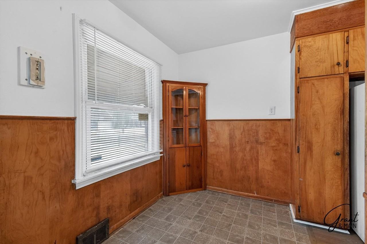 22856 Brittany Ave - Photo 6 of 27