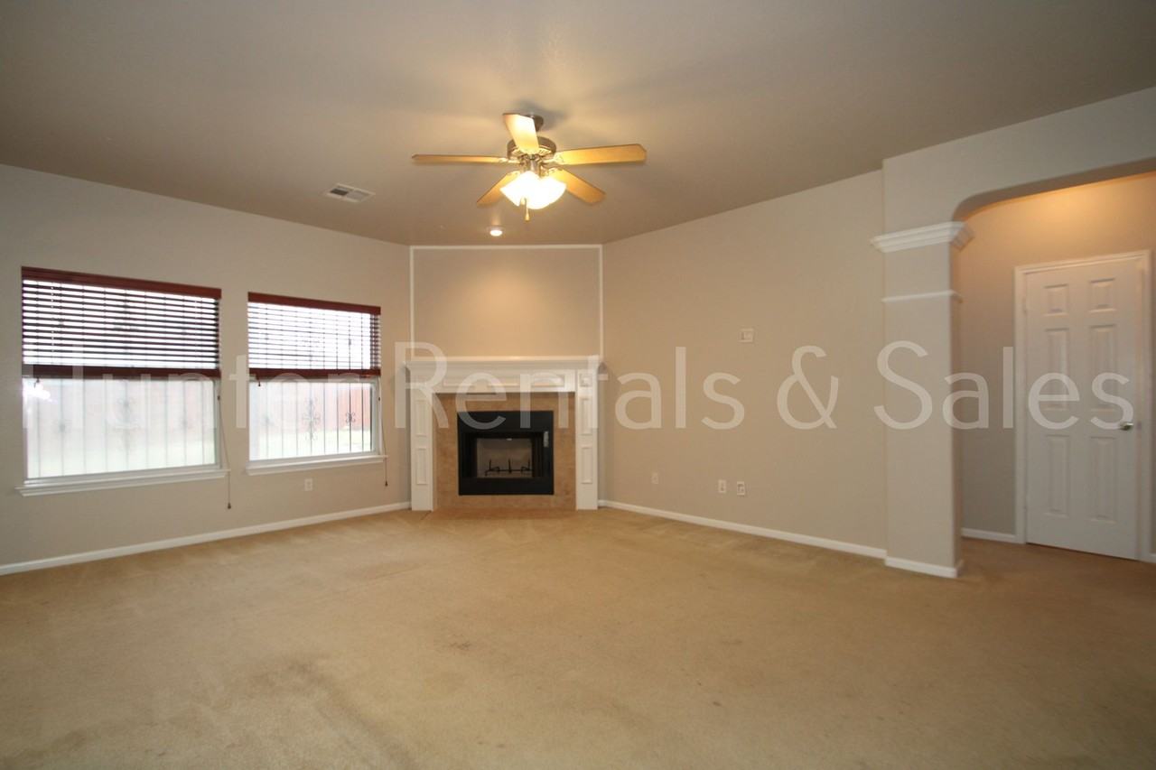 4108 Snowy River Dr - Photo 7 of 34