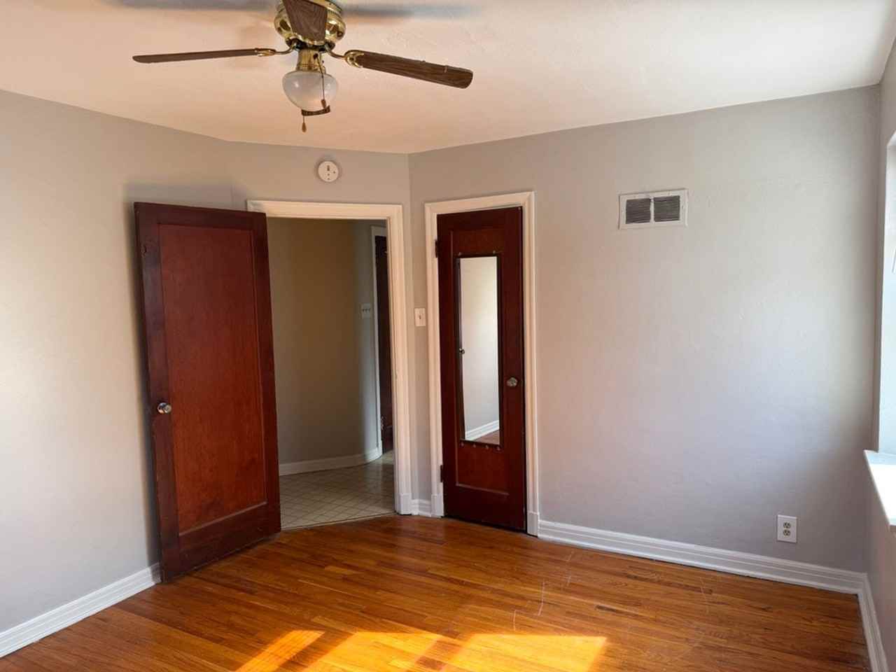 4519 Jamieson Ave - Photo 7 of 11