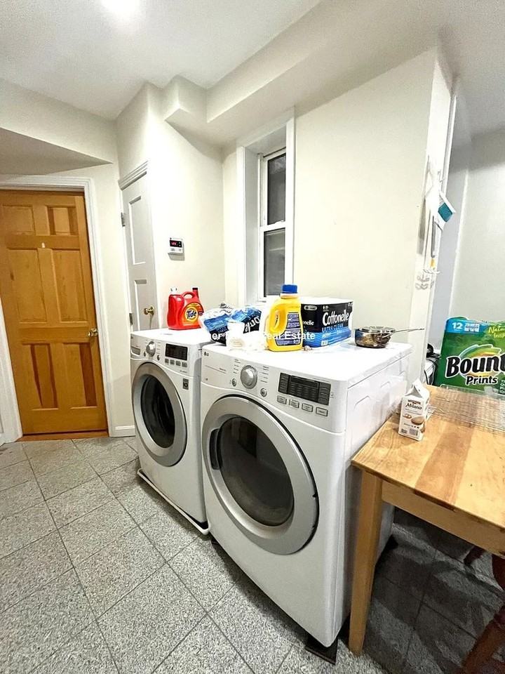 175 Northampton St - Photo 3 of 7