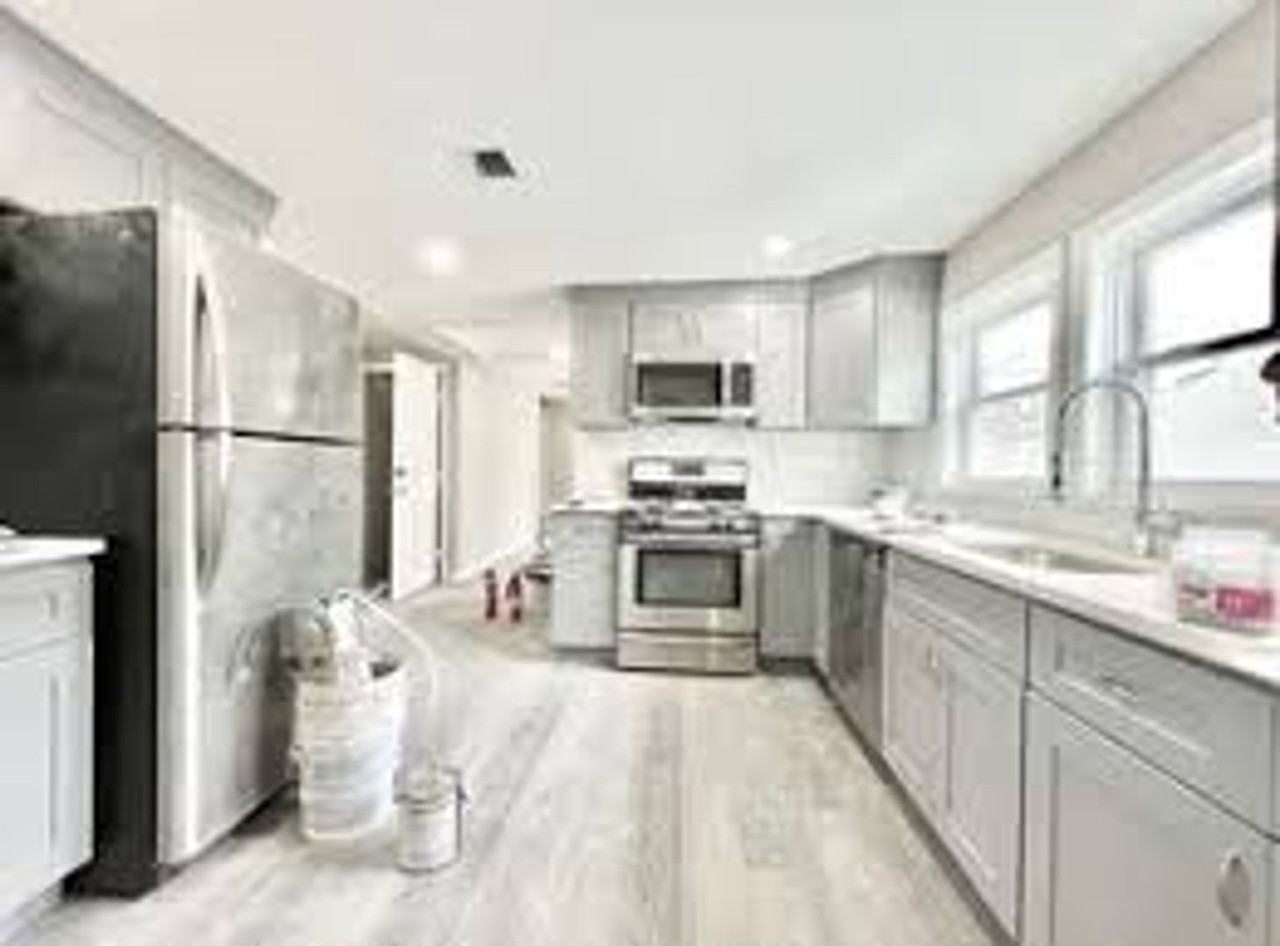 24 Long Ave - Photo 3 of 11