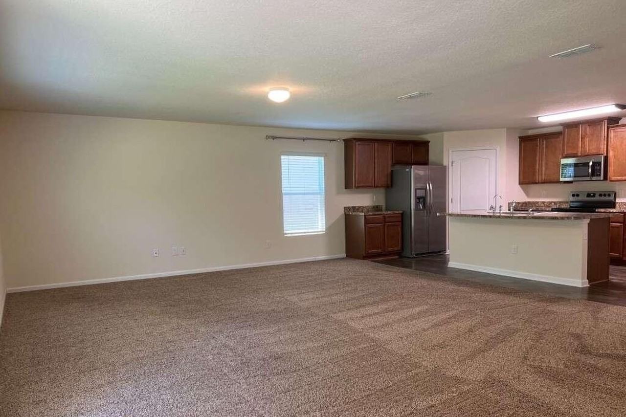 126 Brooklet Cir - Photo 4 of 23