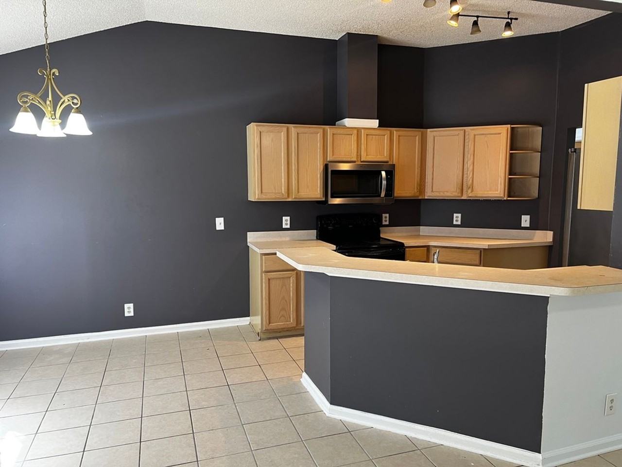 300 Flamingo Dr - Photo 4 of 14