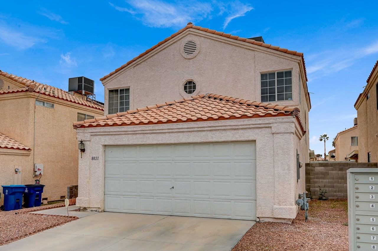 8021 Redskin Cir - Photo 3 of 47