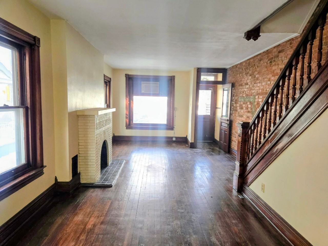 916 W Washington St - Photo 2 of 15