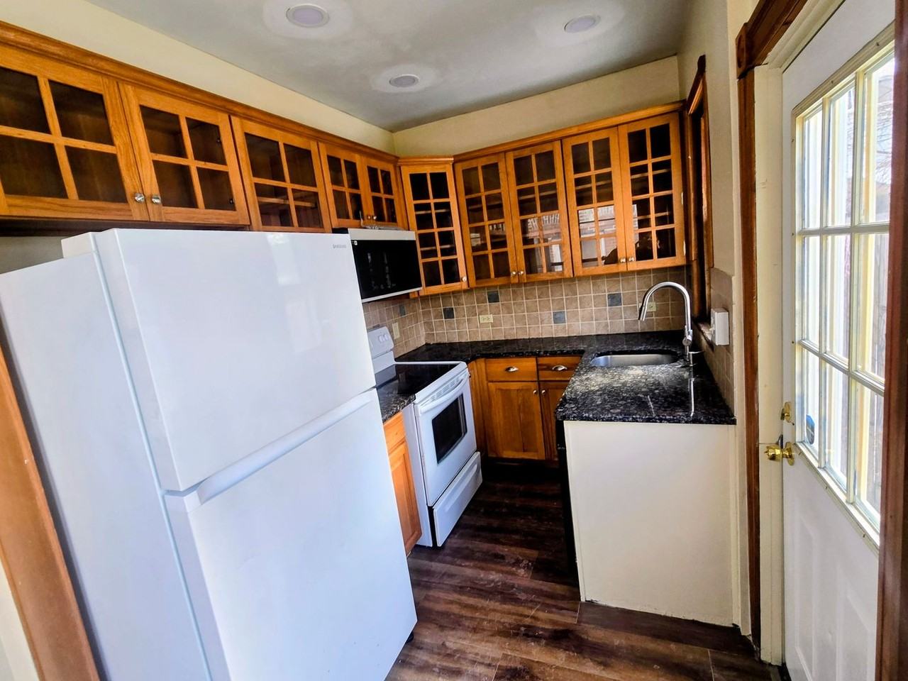 916 W Washington St - Photo 5 of 15