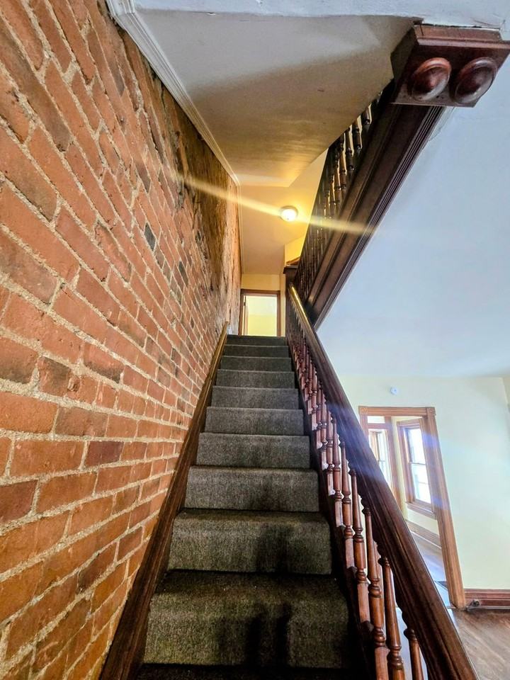 916 W Washington St - Photo 6 of 15