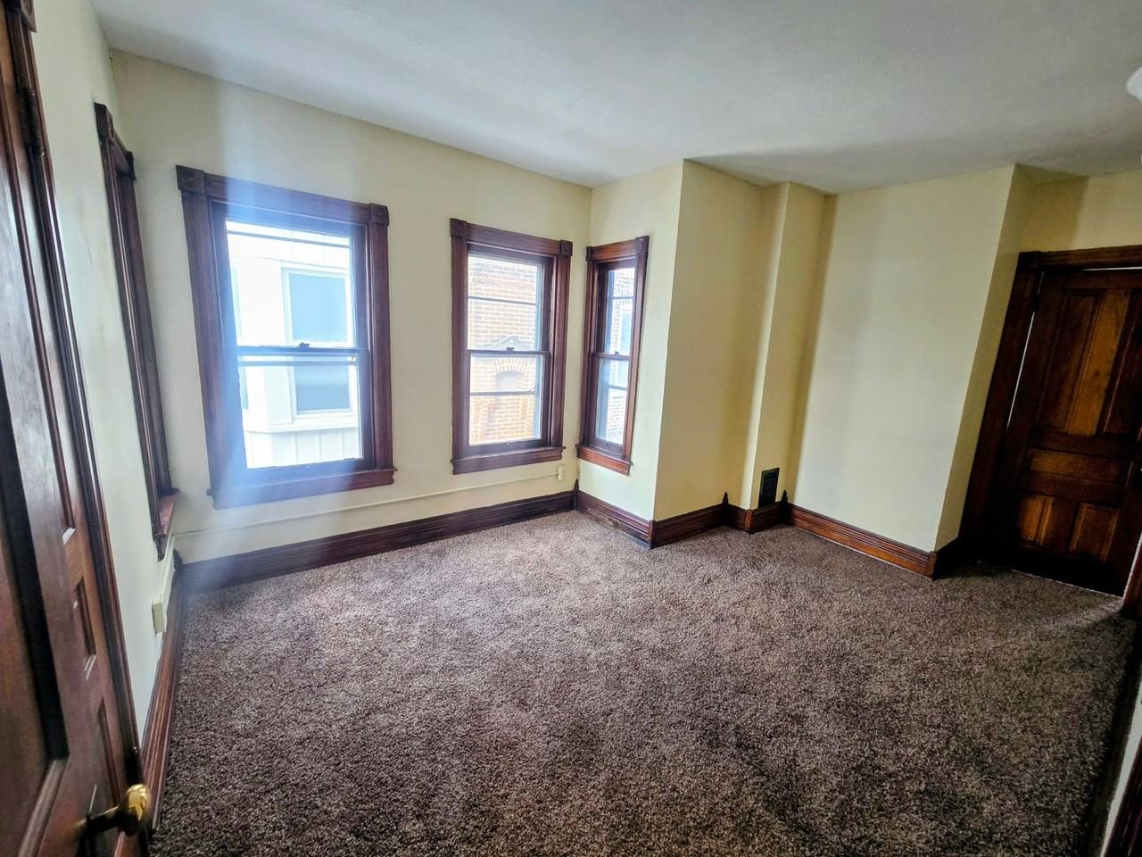 916 W Washington St - Photo 7 of 15