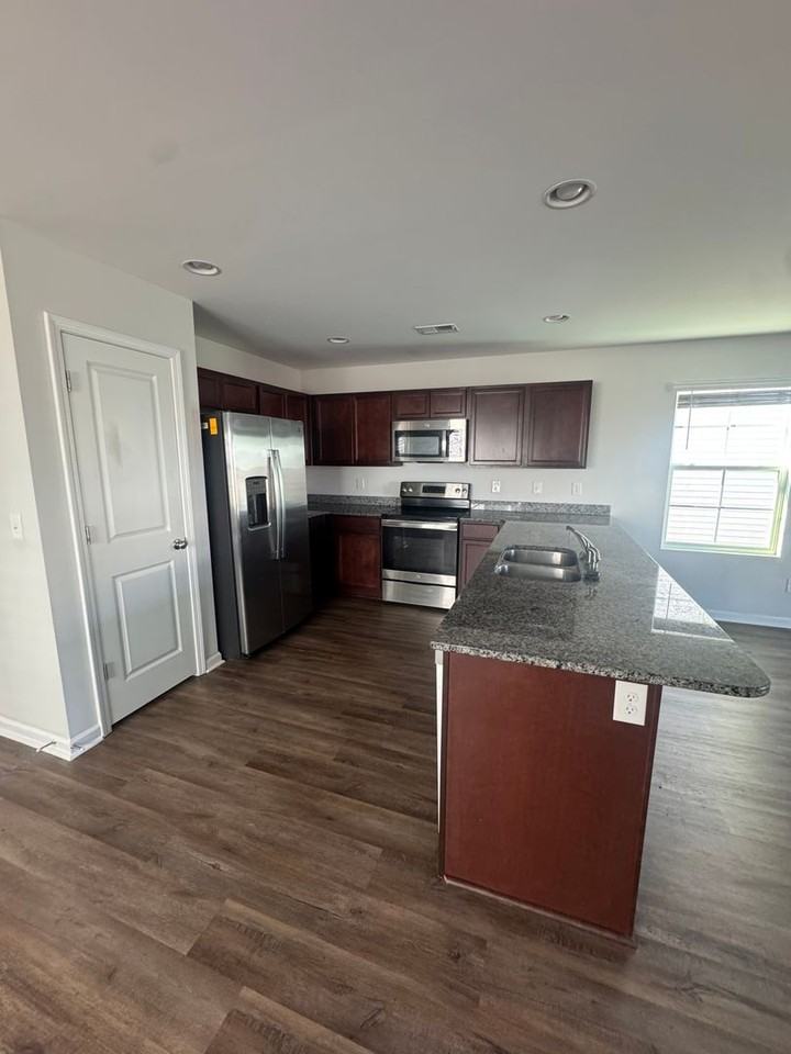 434 Keeble Dr - Photo 2 of 11