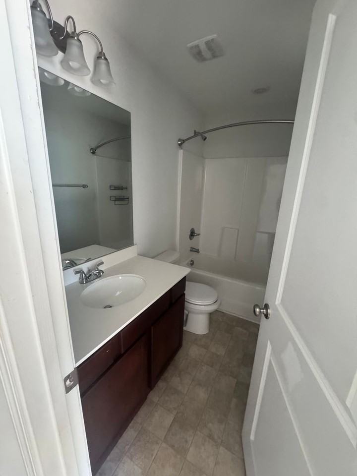 434 Keeble Dr - Photo 3 of 11