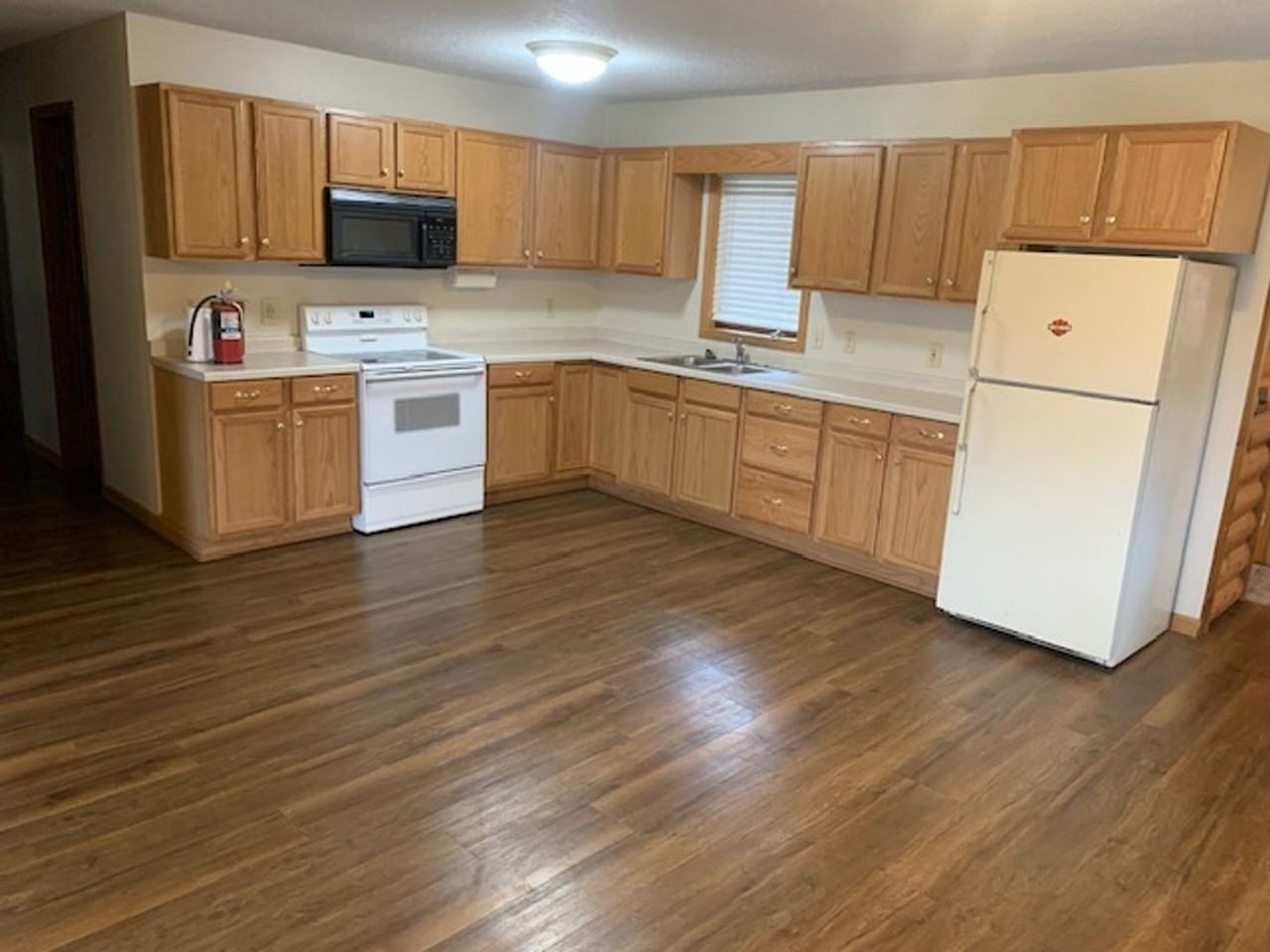 1504 Oakridge Rd Sw - Photo 2 of 11