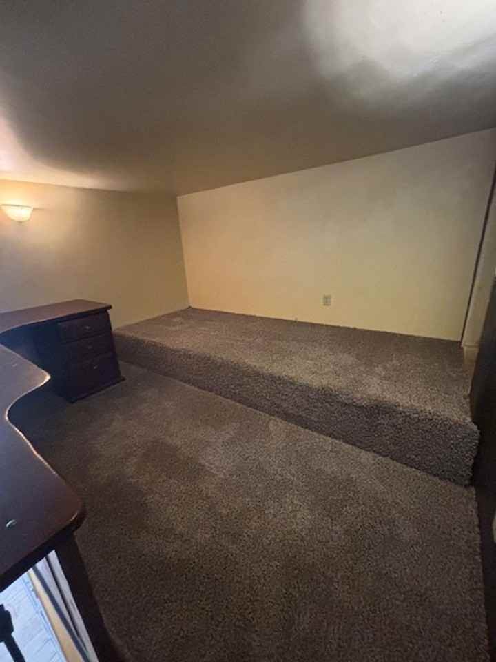 1295 Main St N - Photo 2 of 9