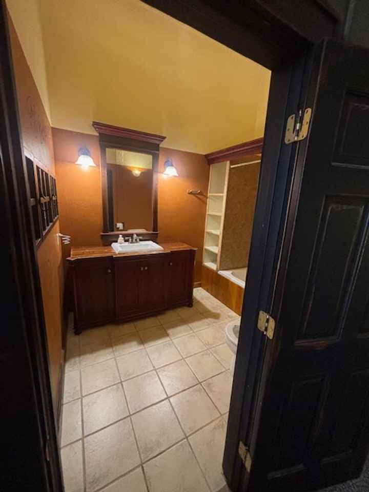 1295 Main St N - Photo 5 of 9