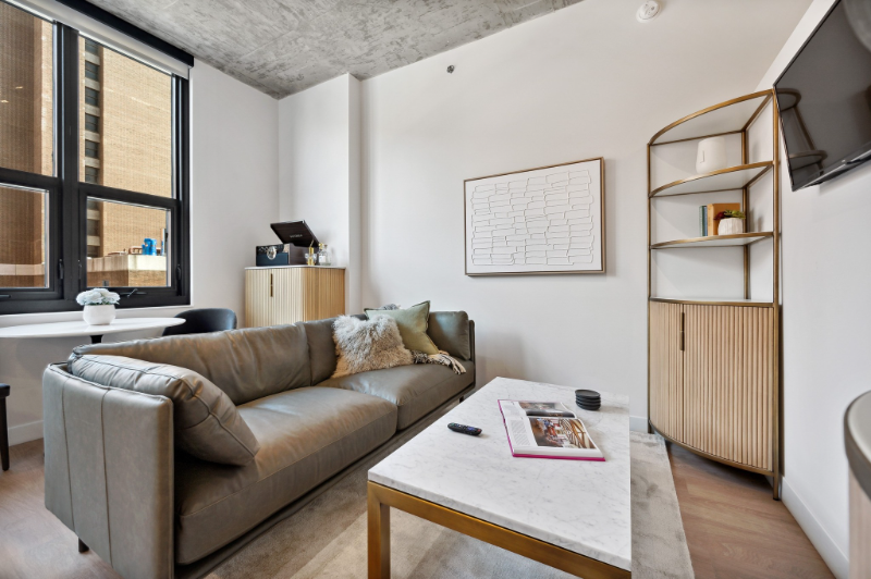 220 W Institute Pl - Photo 4 of 15