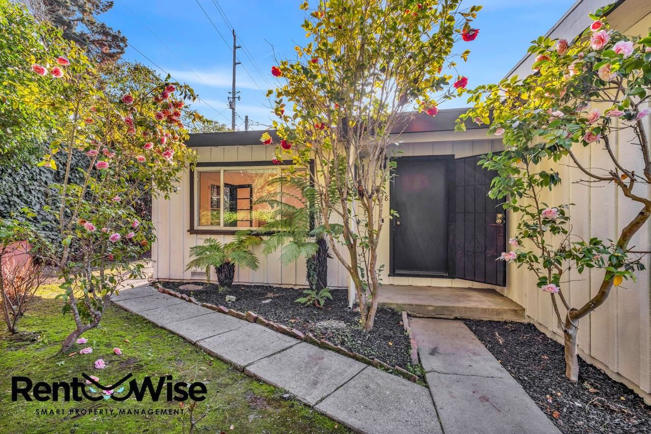 838 Crompton Rd - Photo 2 of 33