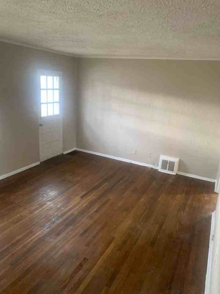 21 Ruth Ct - Photo 2 of 6