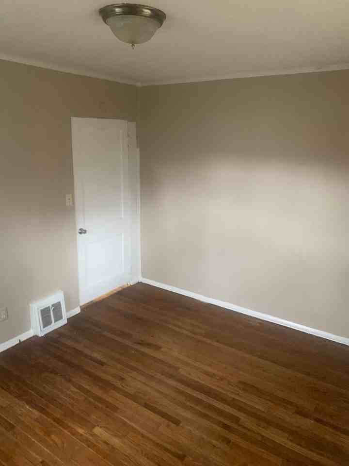 21 Ruth Ct - Photo 5 of 6