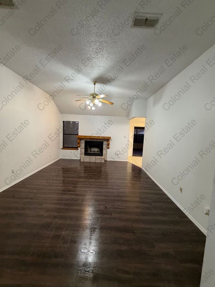 1012 Stanton Pl - Photo 2 of 14